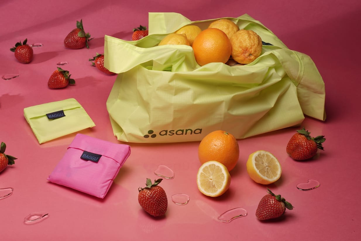 Branded tote bag with fruits and strawberries